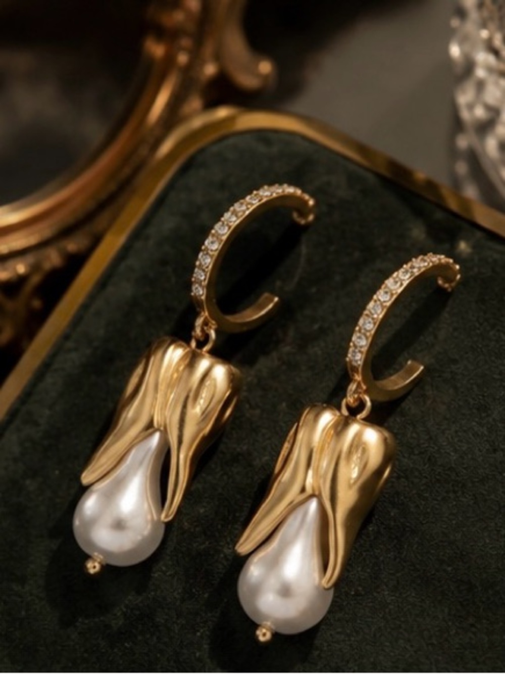 Vintage Gold Pearl Glamour Earrings